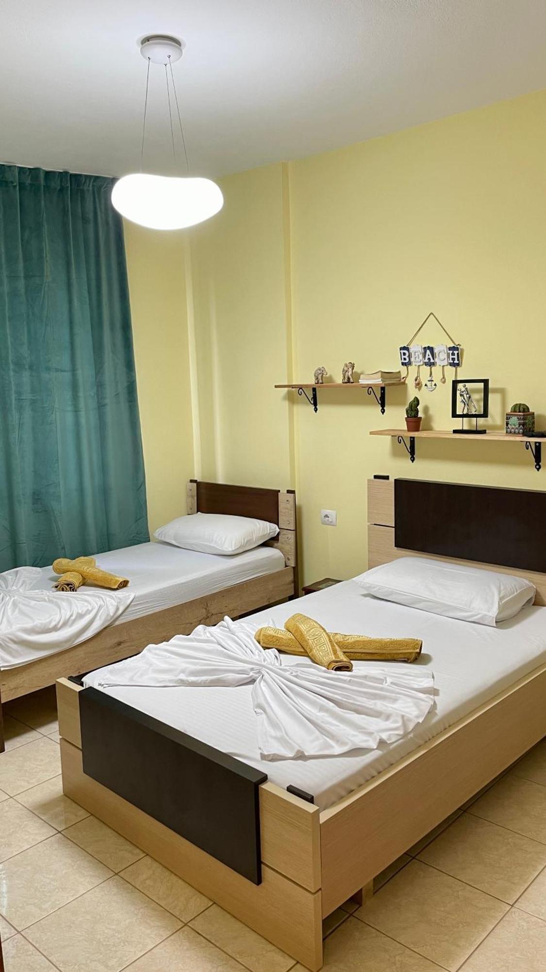 Sea Breeze Apartment Sarandë Esterno foto
