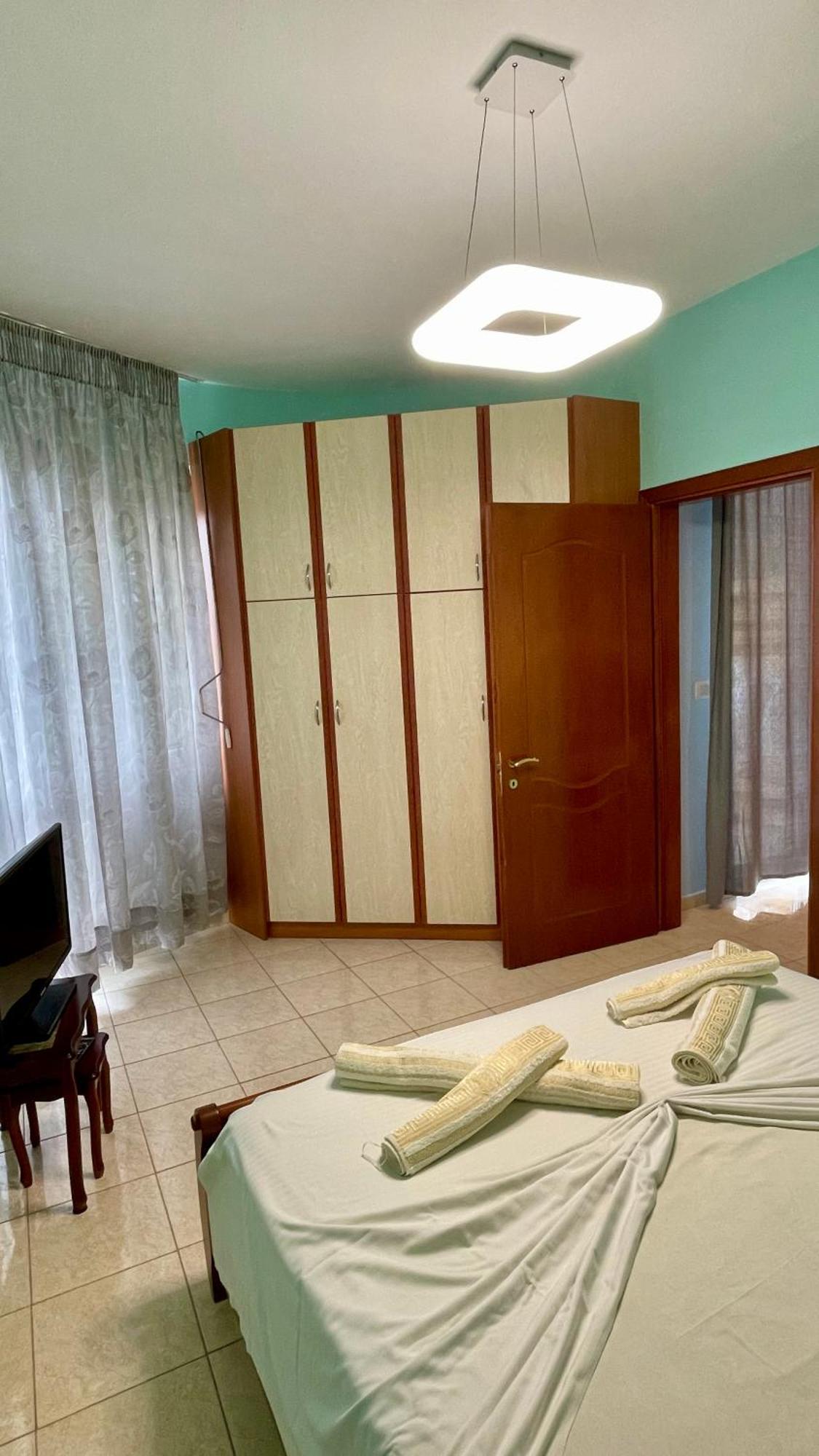 Sea Breeze Apartment Sarandë Esterno foto