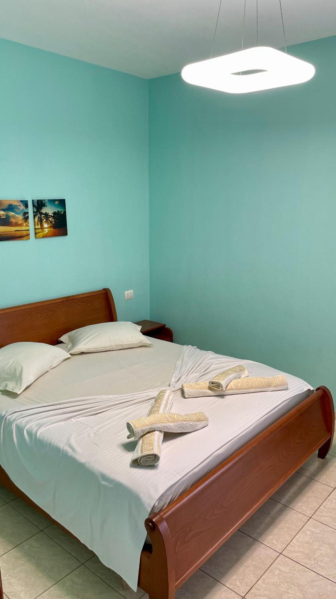 Sea Breeze Apartment Sarandë Esterno foto