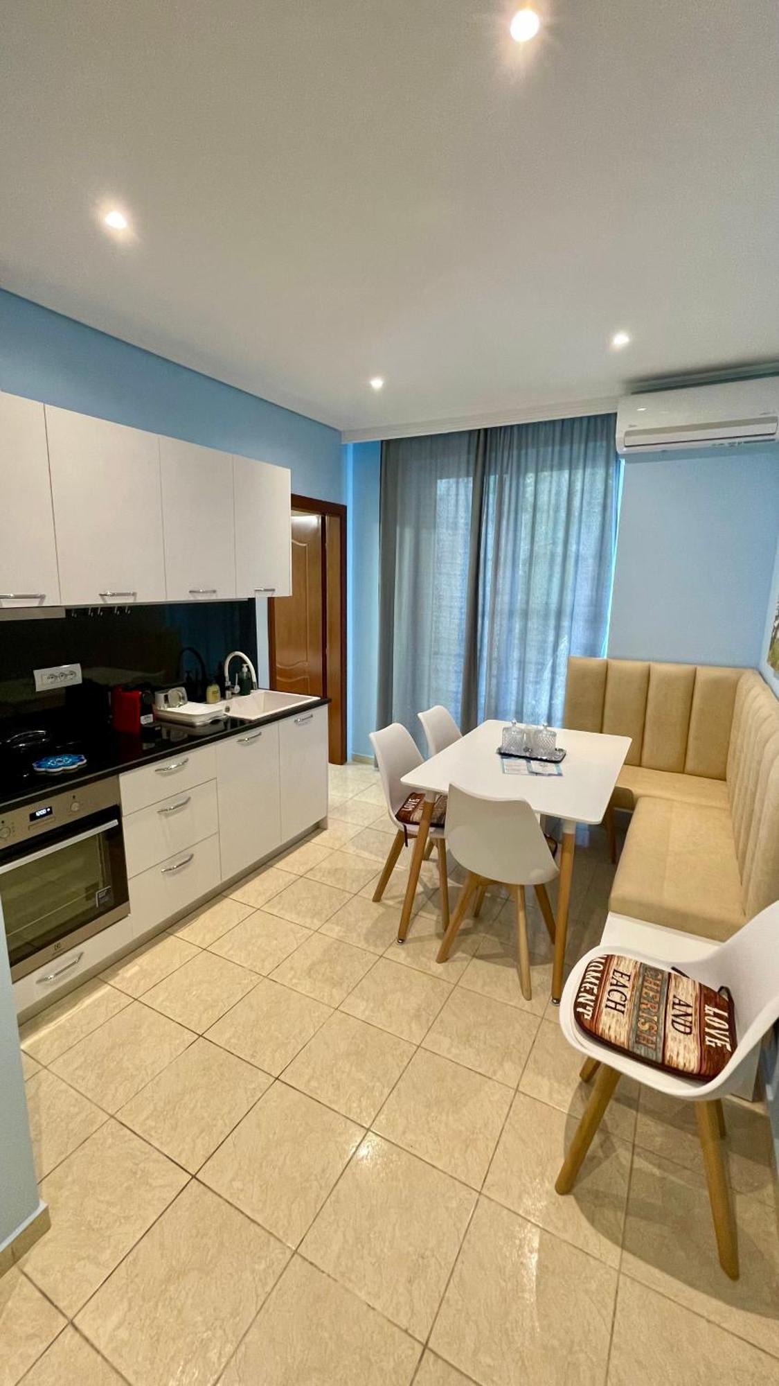 Sea Breeze Apartment Sarandë Esterno foto
