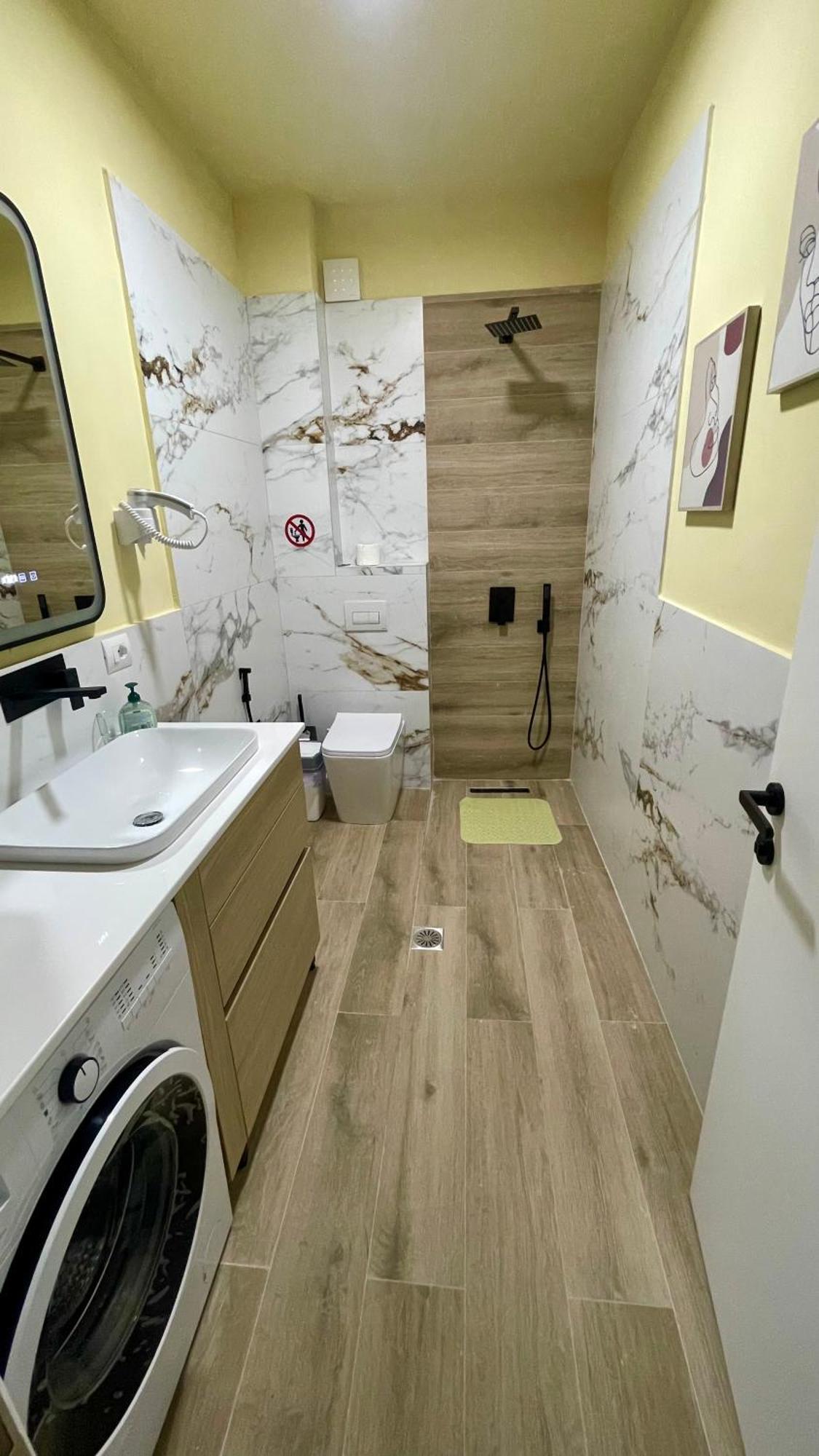 Sea Breeze Apartment Sarandë Esterno foto