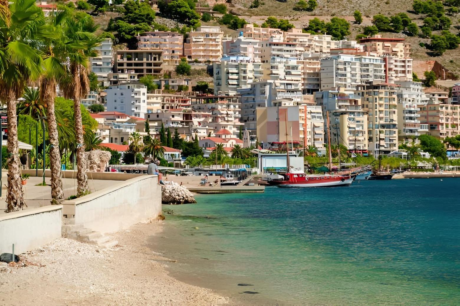 Sea Breeze Apartment Sarandë Esterno foto